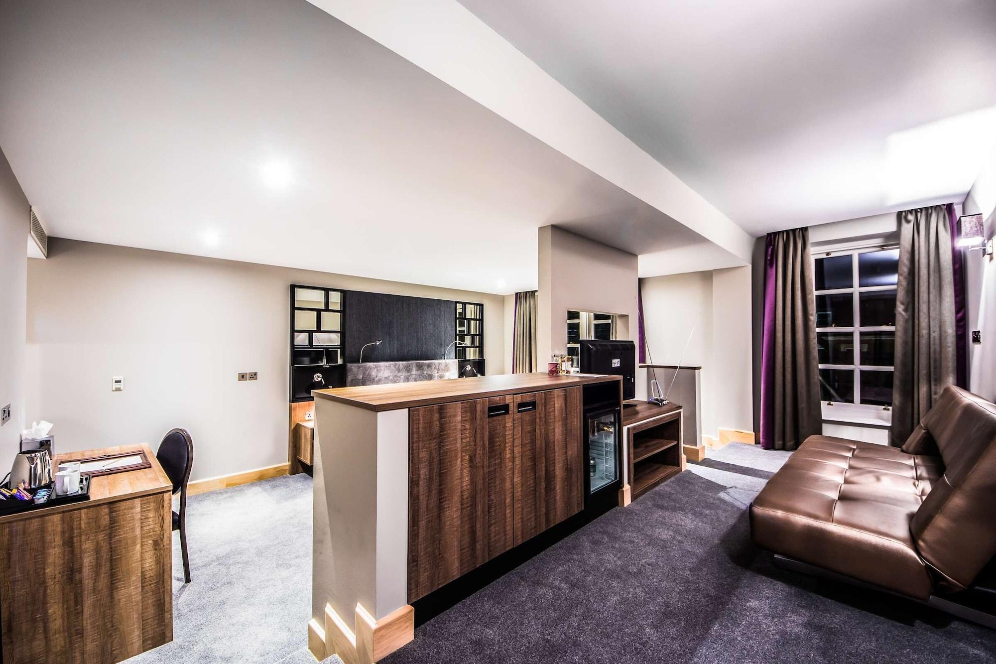 Courthouse Hotel Лондон Номер фото A typical Premier Inn room