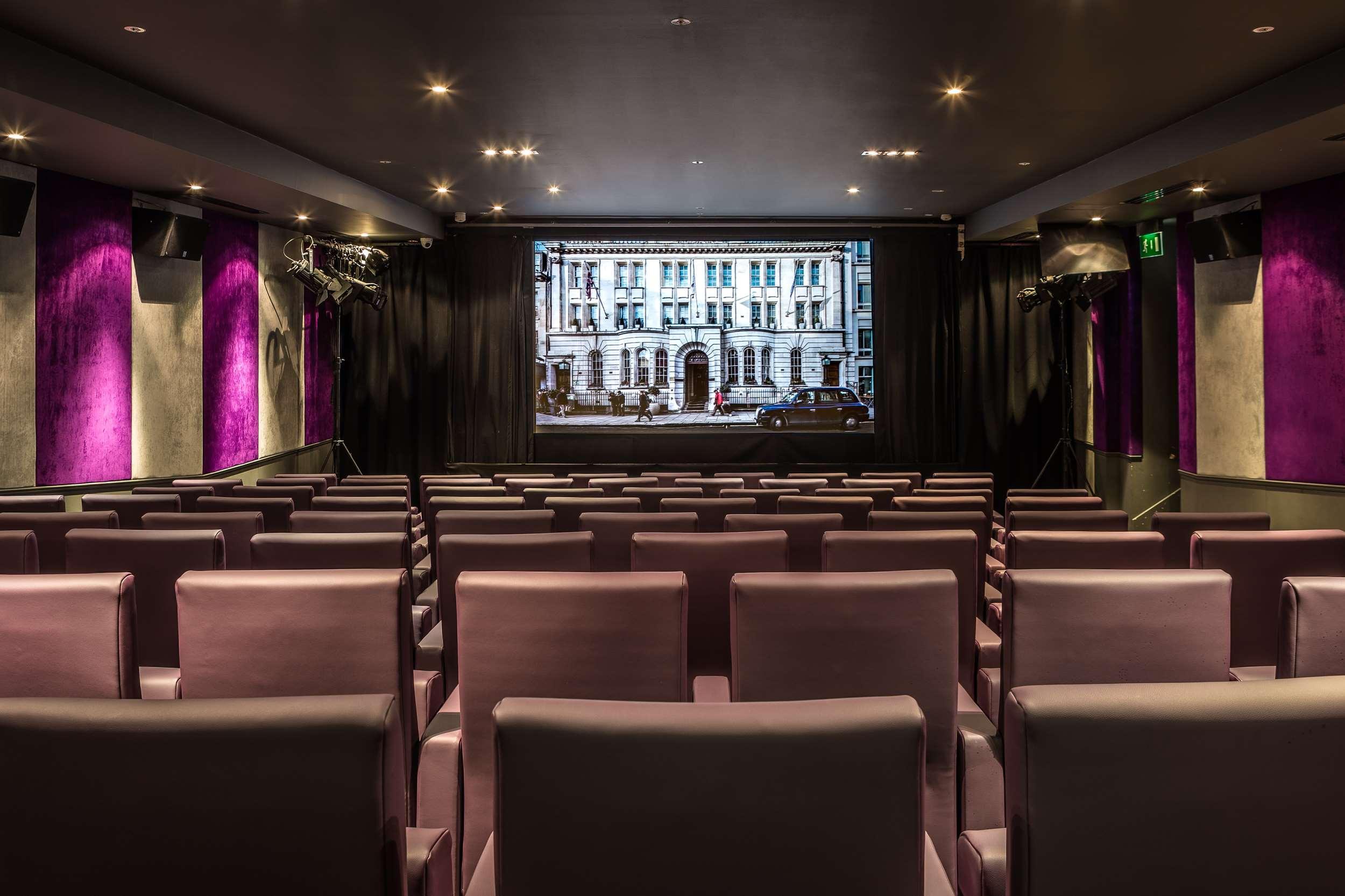 Courthouse Hotel Лондон Екстер'єр фото The auditorium