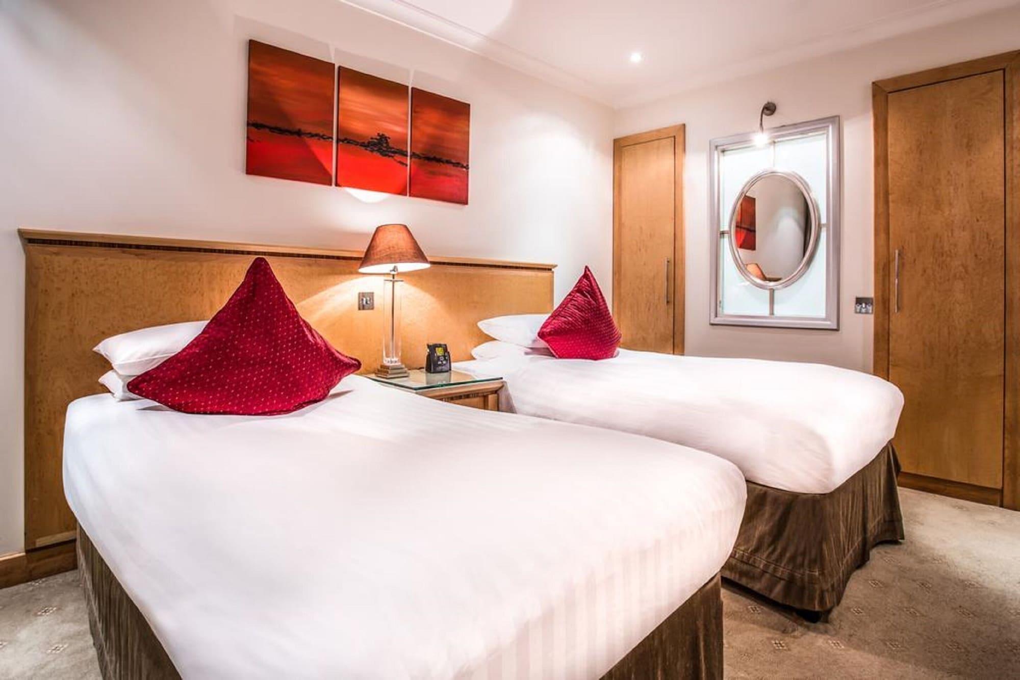 Courthouse Hotel Лондон Екстер'єр фото A bedroom at the hotel
