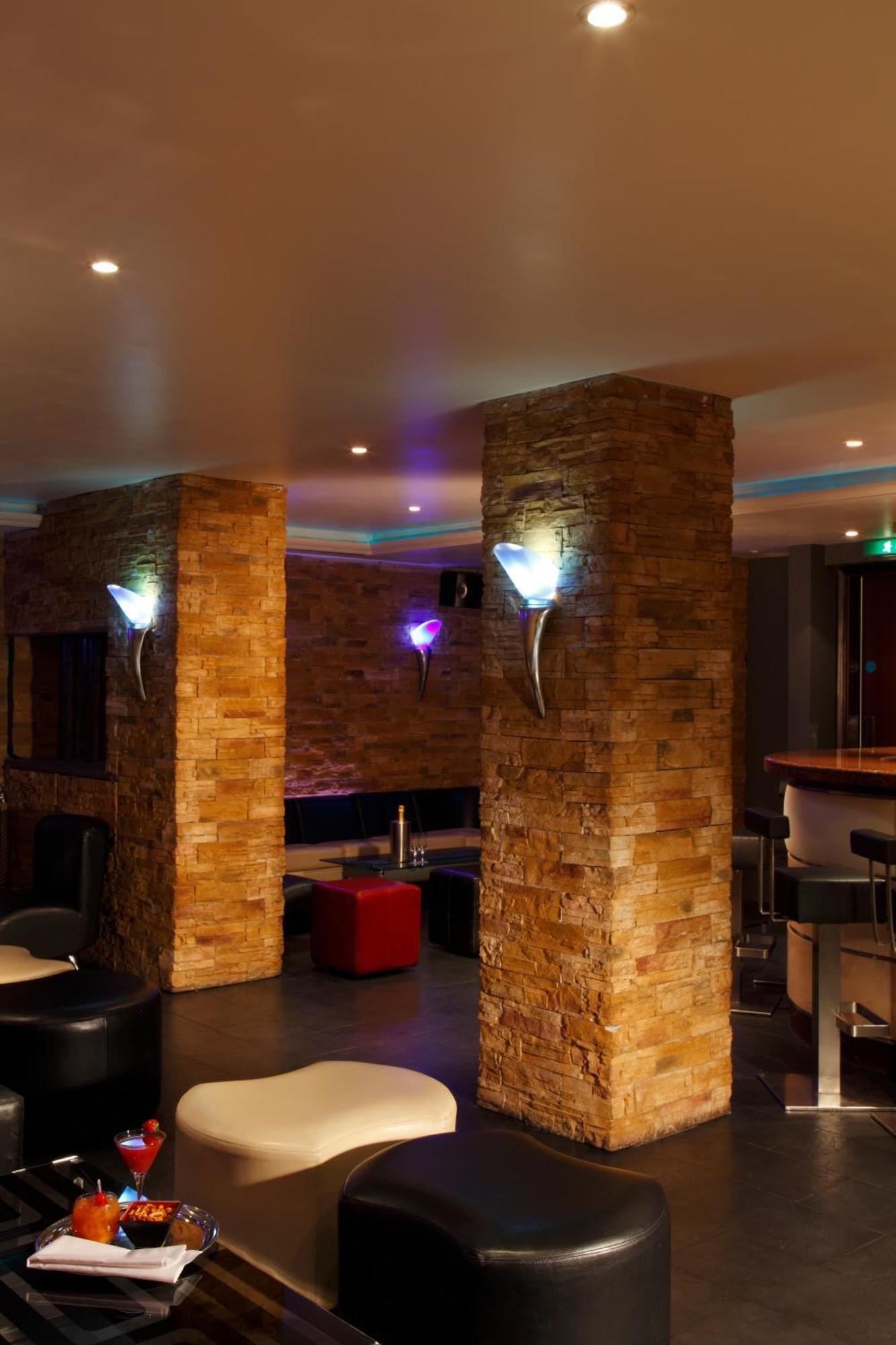 Courthouse Hotel Лондон Екстер'єр фото The interior of the bar