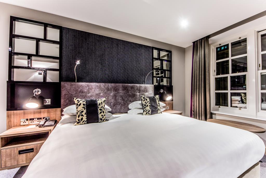 Courthouse Hotel Лондон Екстер'єр фото A bedroom at the hotel