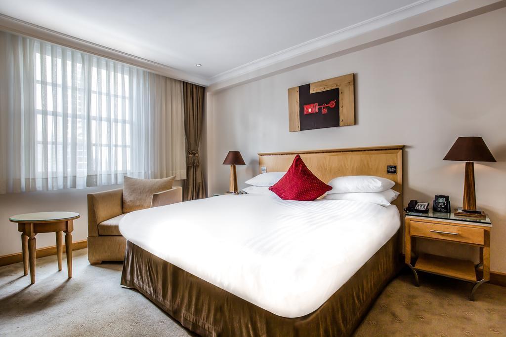 Courthouse Hotel Лондон Екстер'єр фото A room at the hotel