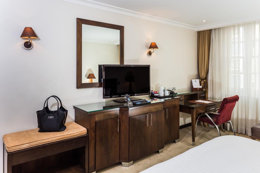Courthouse Hotel Лондон Екстер'єр фото A room at the hotel