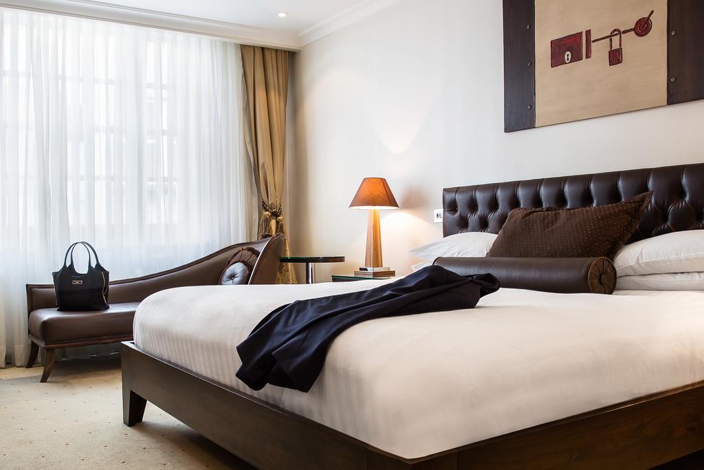 Courthouse Hotel Лондон Екстер'єр фото A room at the hotel