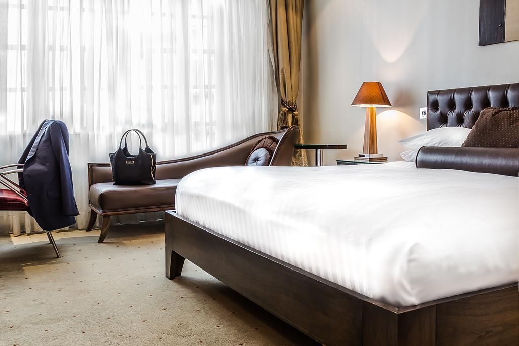 Courthouse Hotel Лондон Екстер'єр фото A room at the hotel