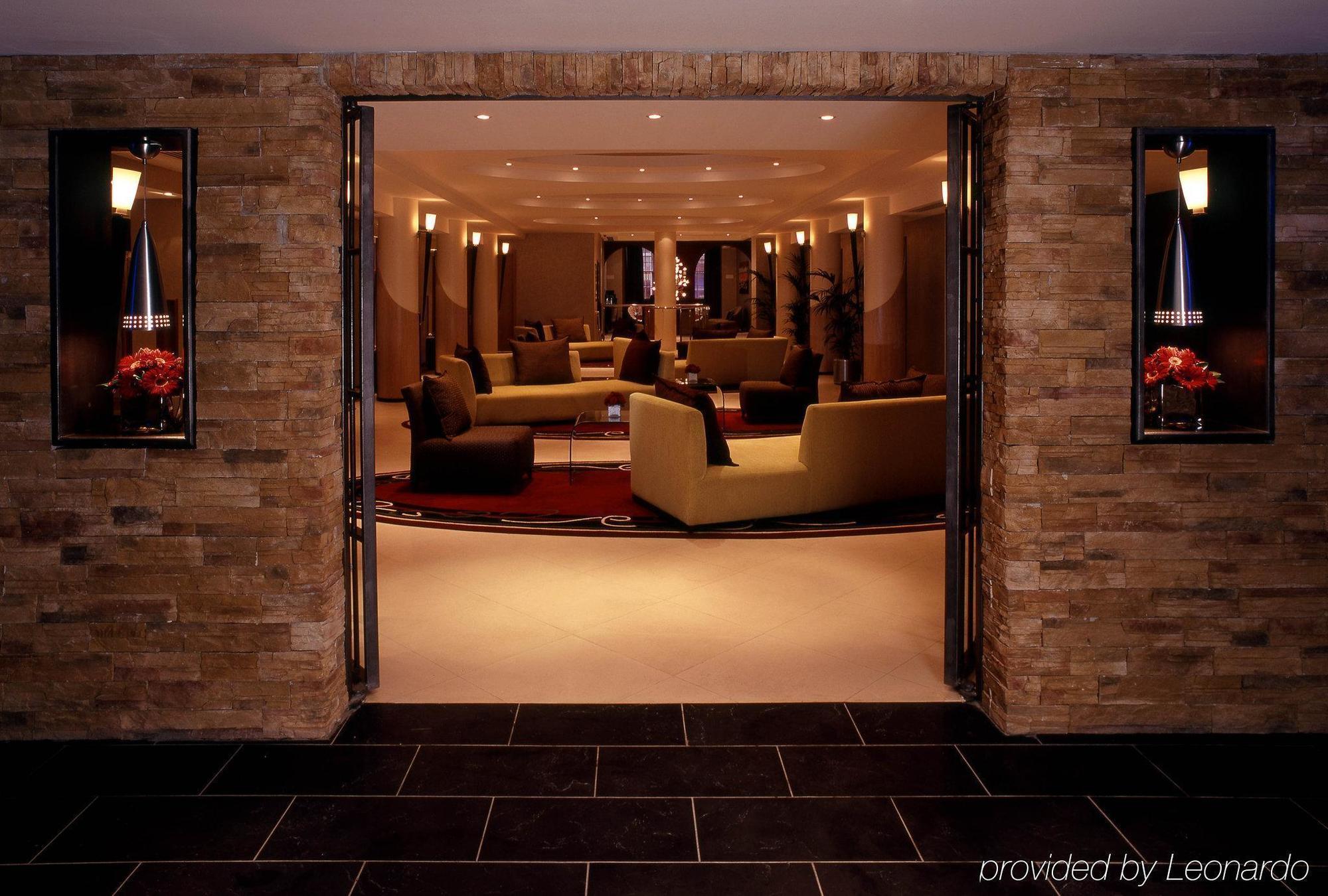 Courthouse Hotel Лондон Інтер'єр фото The lobby of the hotel